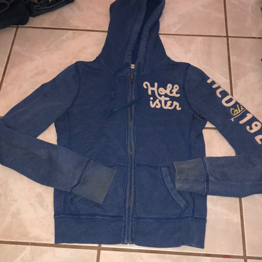 Holister sweater
